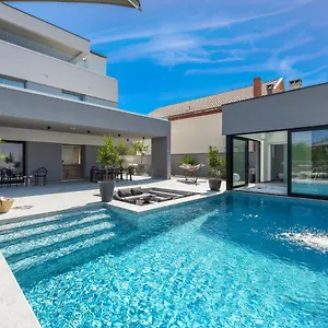  Villa Omnia Croatia